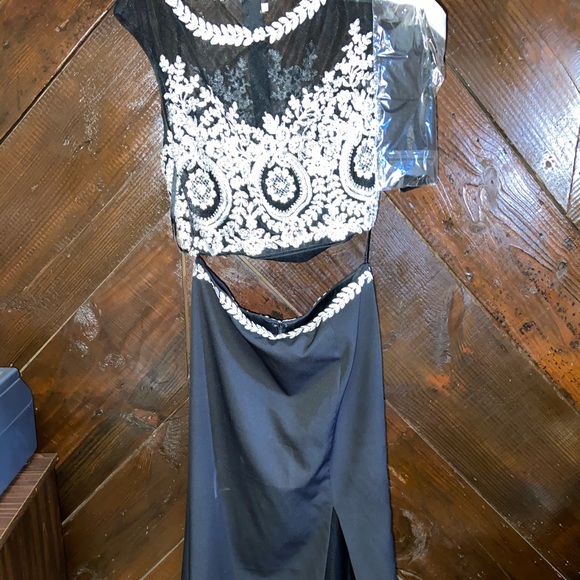 stunning black prom dress!! - Picture 5 of 8